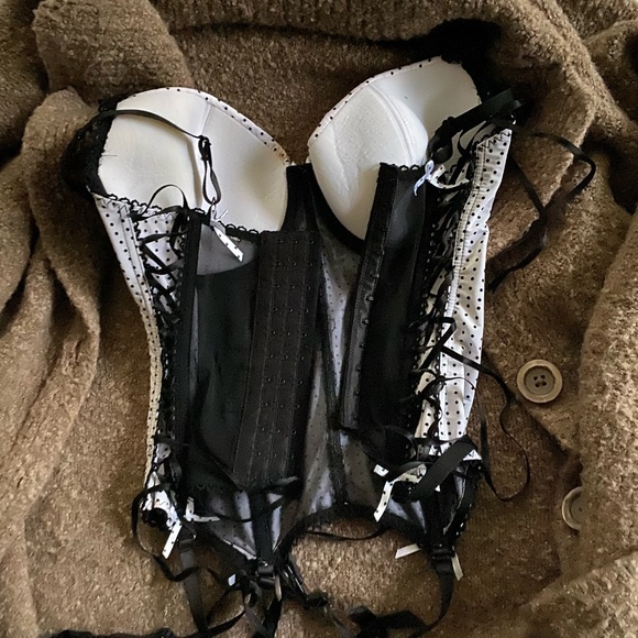 Black and with lace bustier with cute ribbons - Picture 2 of 4